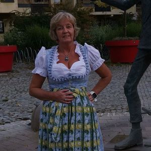 Meet your Posher, Sabine